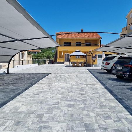Apartments Gael Lopar Exterior foto